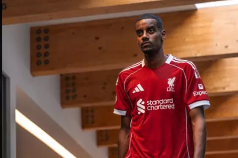 صنعنا التاريخ معًا.. إيزاك يودع جماهير نيوكاسل بعد انتقاله إلى ليفربول